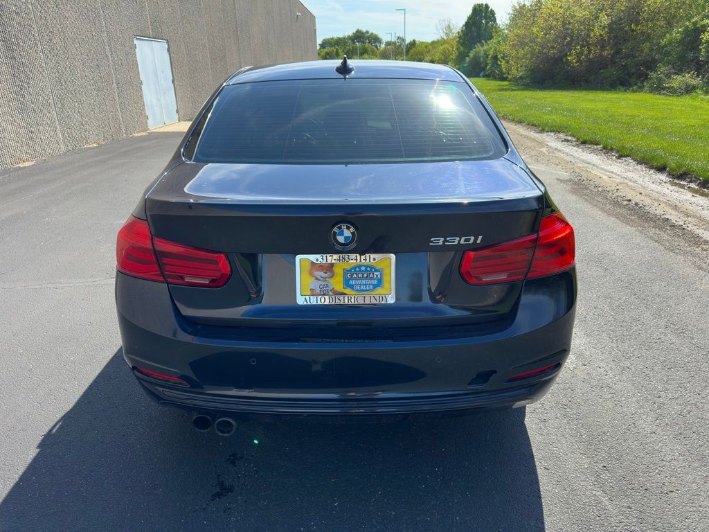 2017 BMW 3 Series Image 5