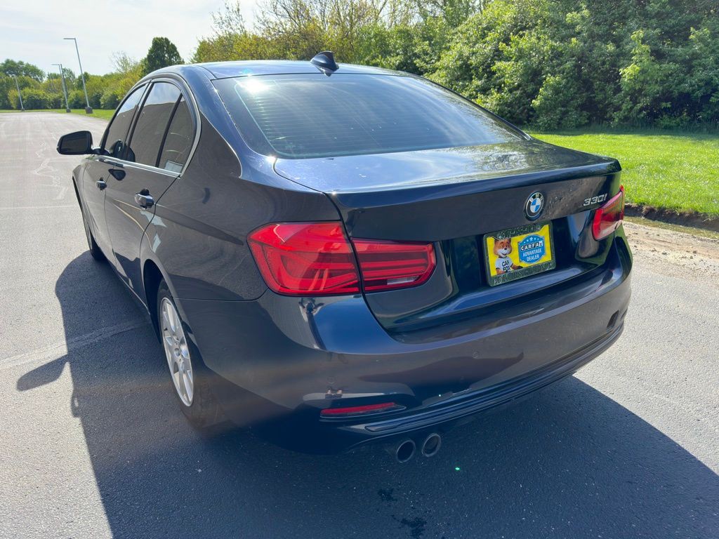 2017 BMW 3 Series Image 6