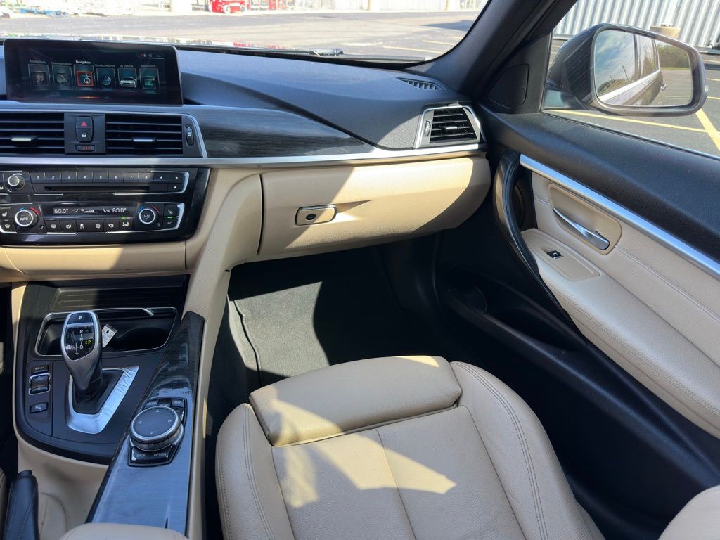 2017 BMW 3 Series Image 9