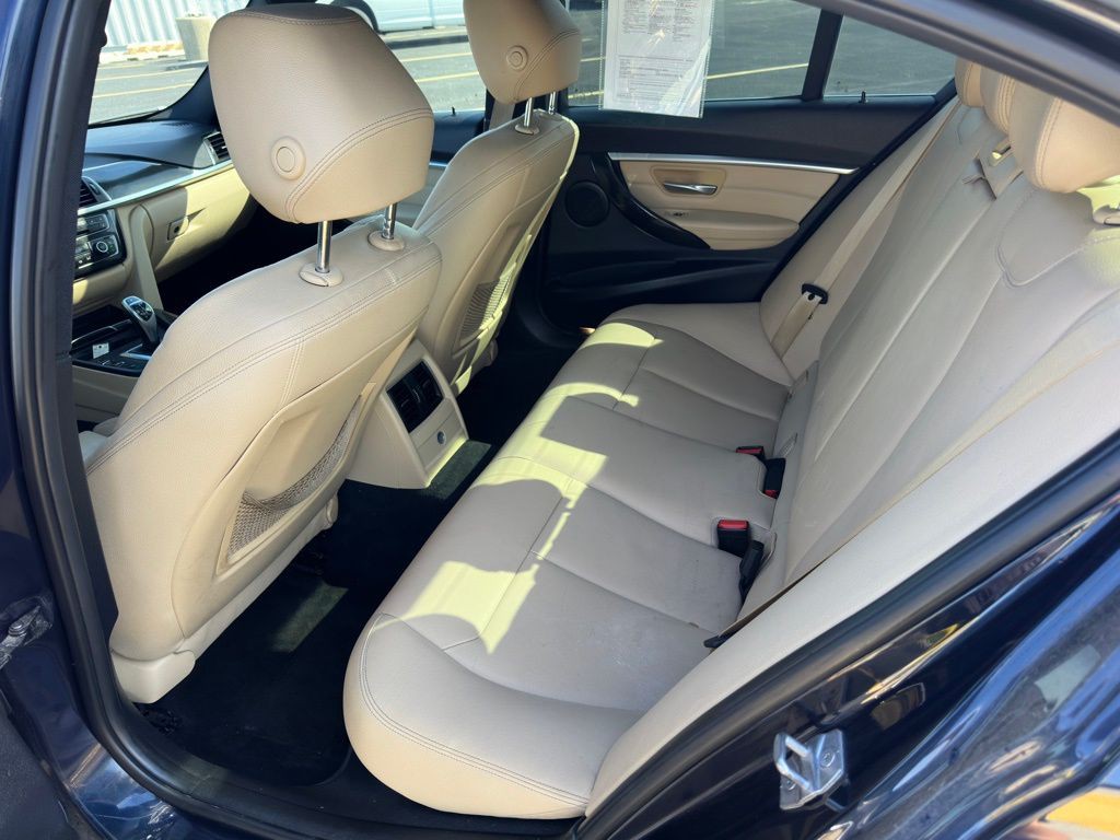 2017 BMW 3 Series Image 11