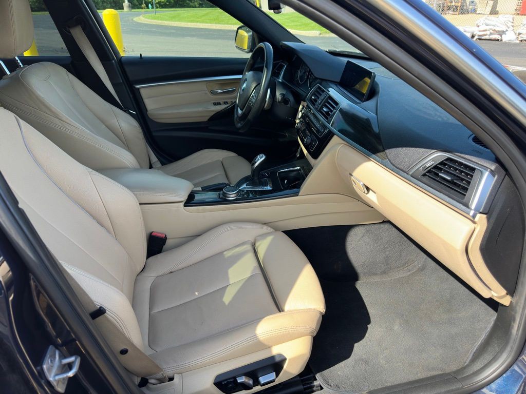 2017 BMW 3 Series Image 14