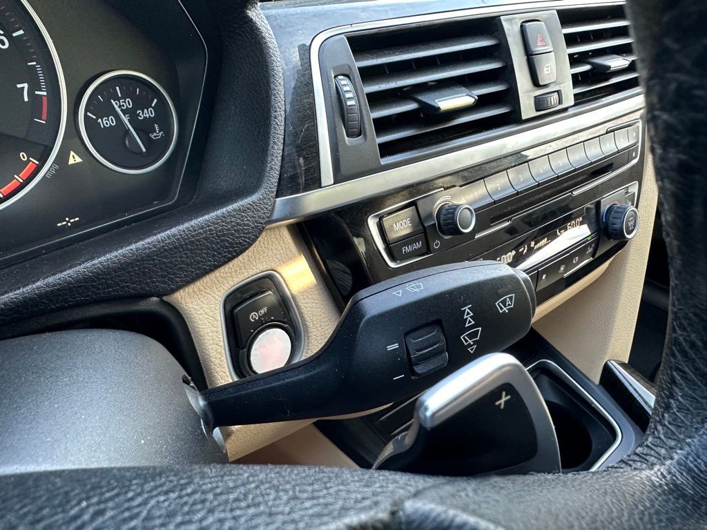 2017 BMW 3 Series Image 16