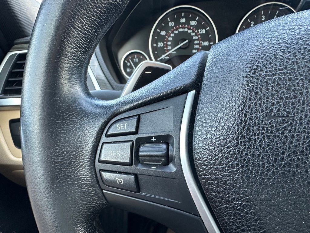 2017 BMW 3 Series Image 18