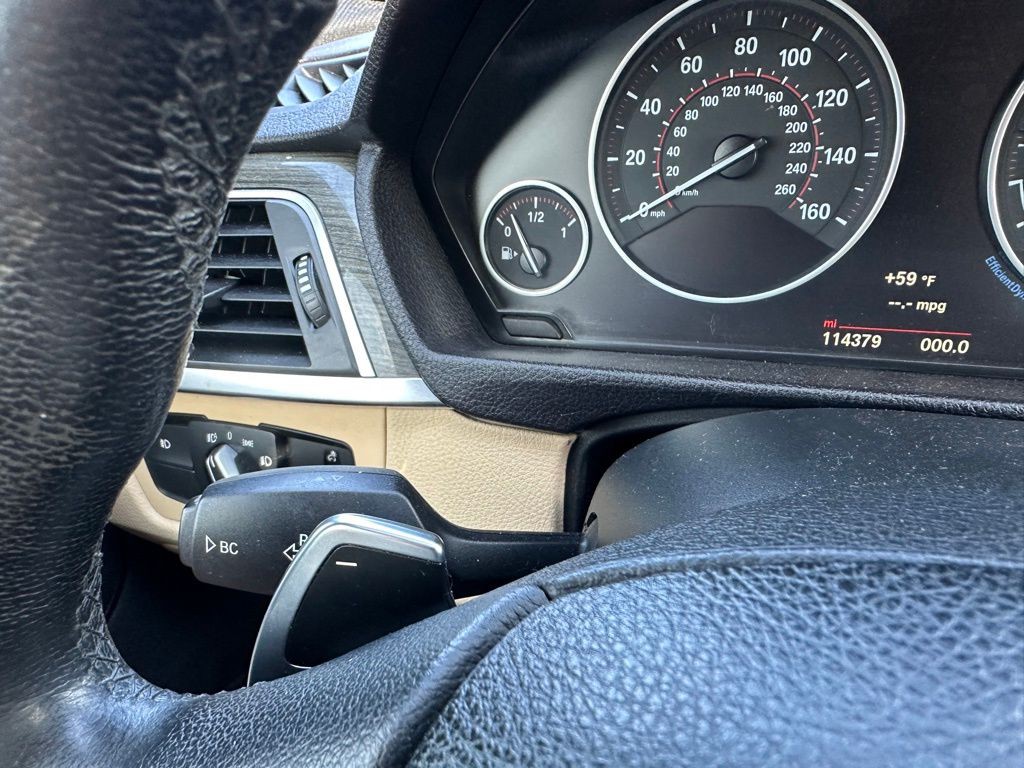 2017 BMW 3 Series Image 19