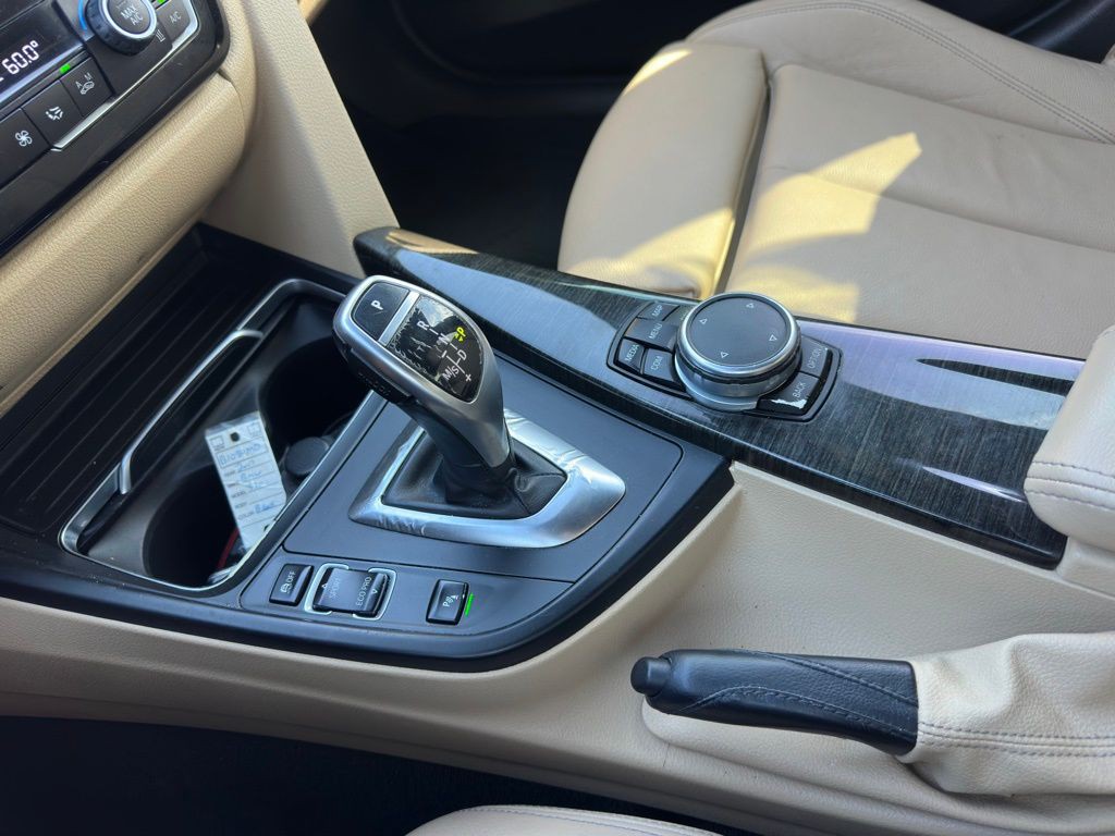 2017 BMW 3 Series Image 29