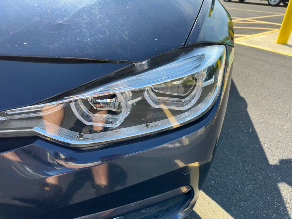 2017 BMW 3 Series Image 36