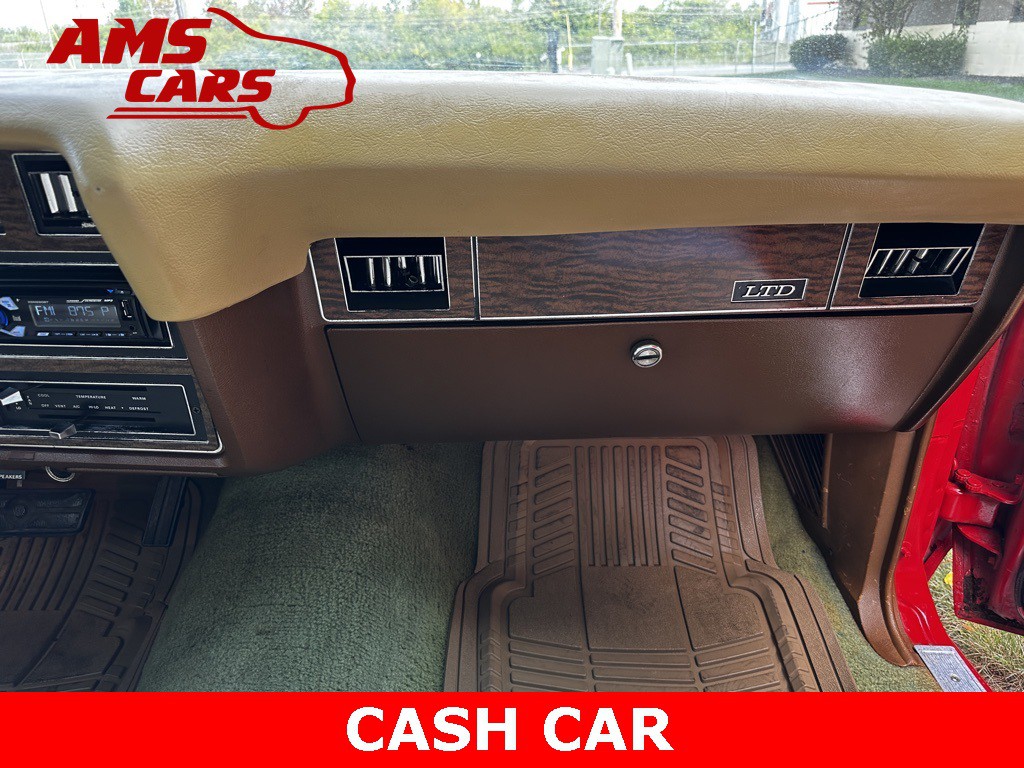 1975 Ford LTD Image 9