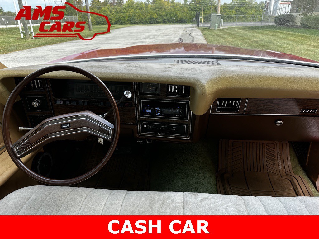 1975 Ford LTD Image 10