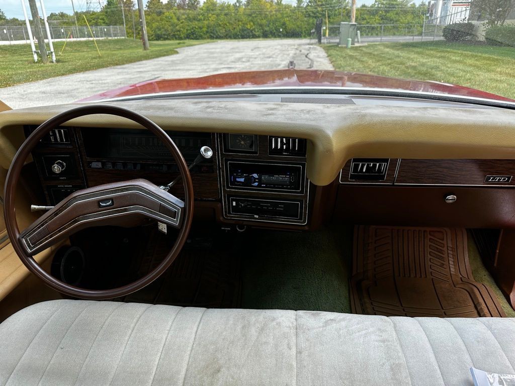 1975 Ford LTD Image 10