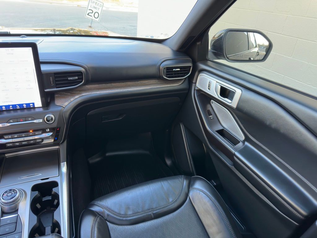 2020 Ford Explorer Image 8