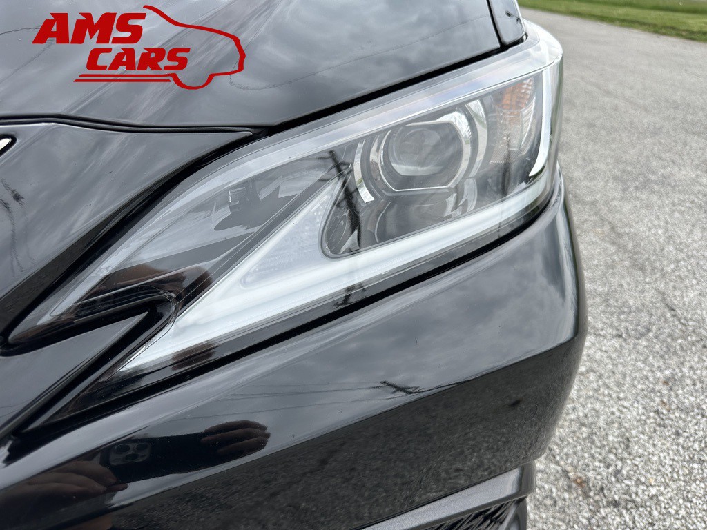 2022 Lexus ES Image 57