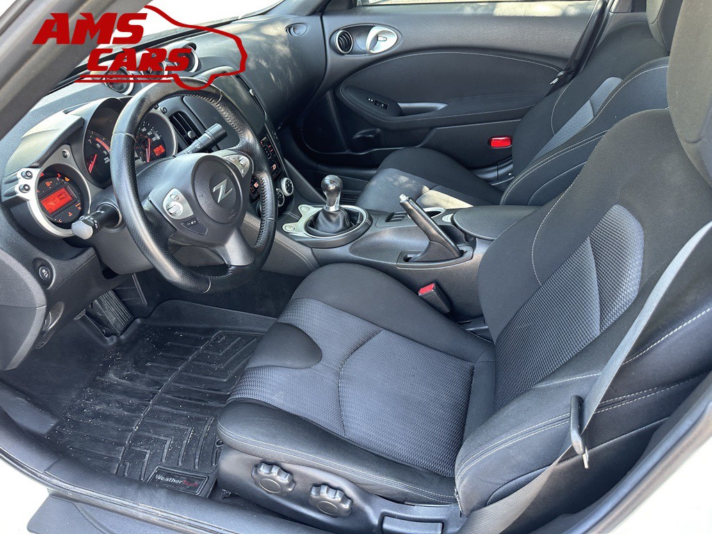 2014 Nissan 370Z Image 9