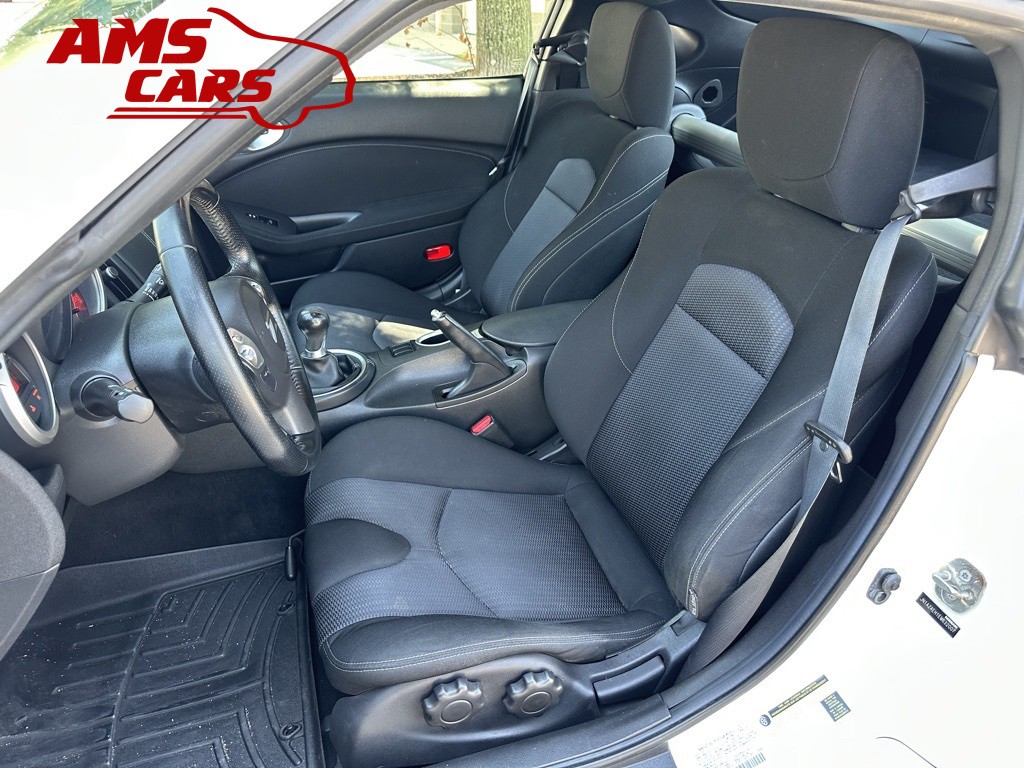 2014 Nissan 370Z Image 10