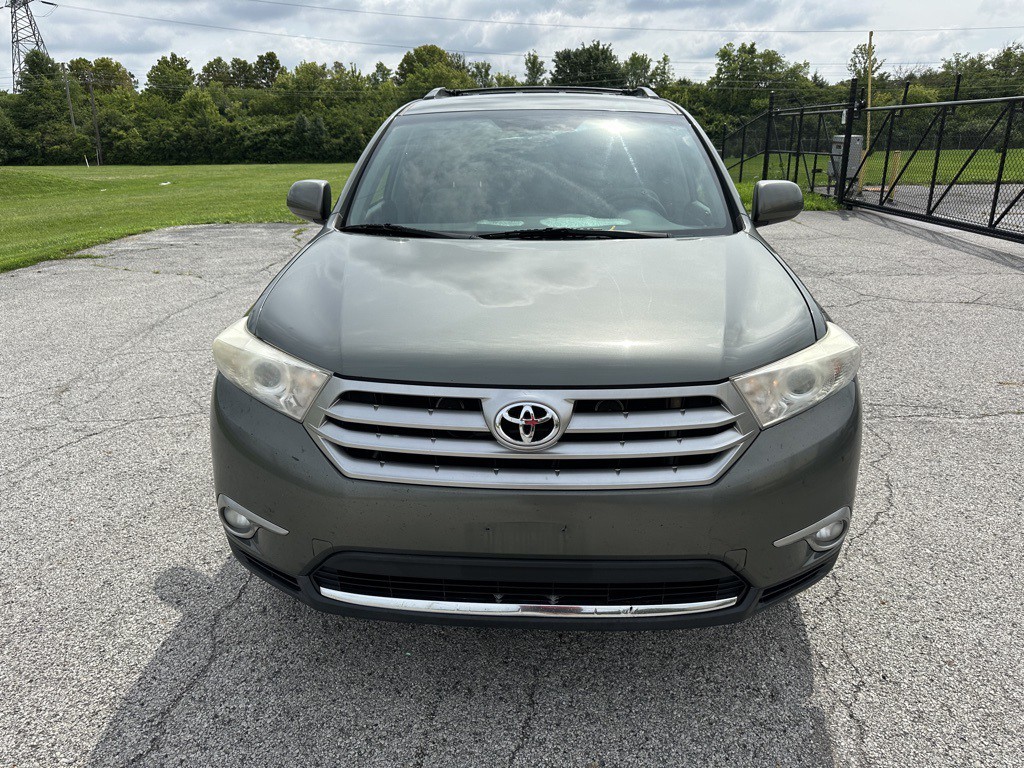 2013 Toyota Highlander Image 2