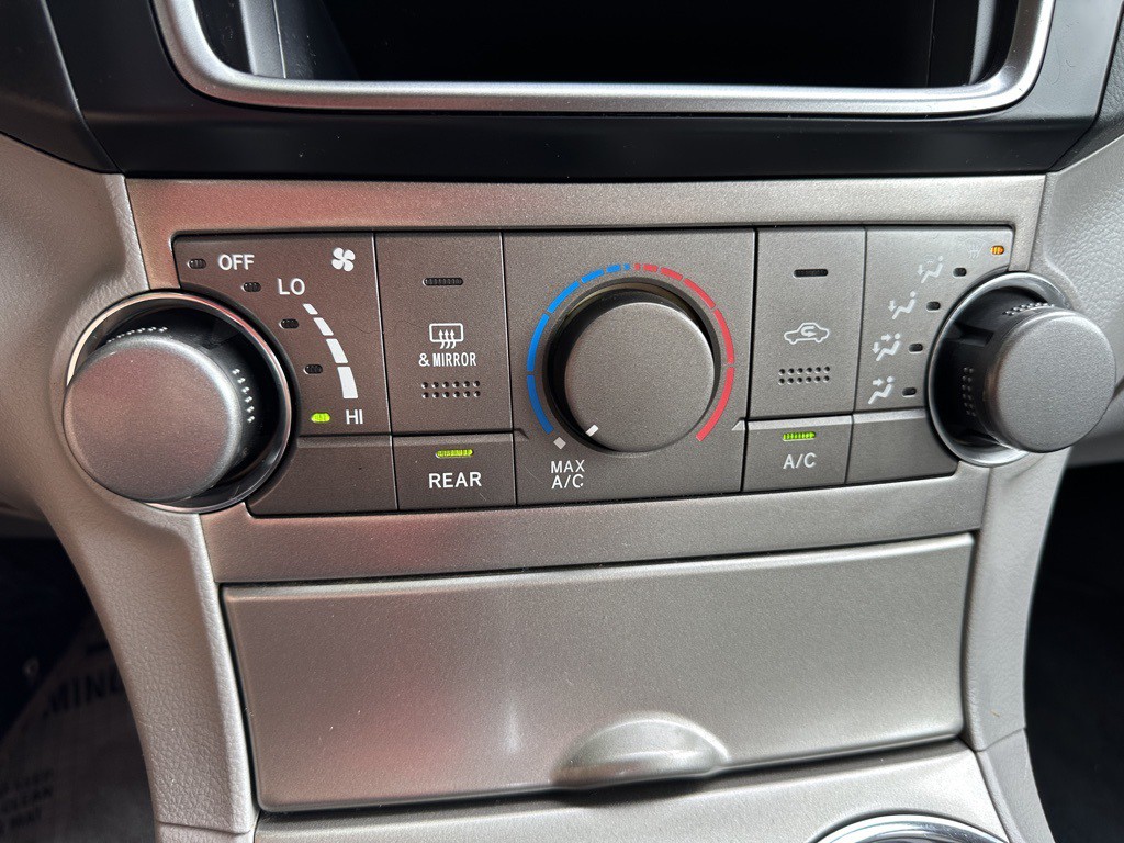 2013 Toyota Highlander Image 30