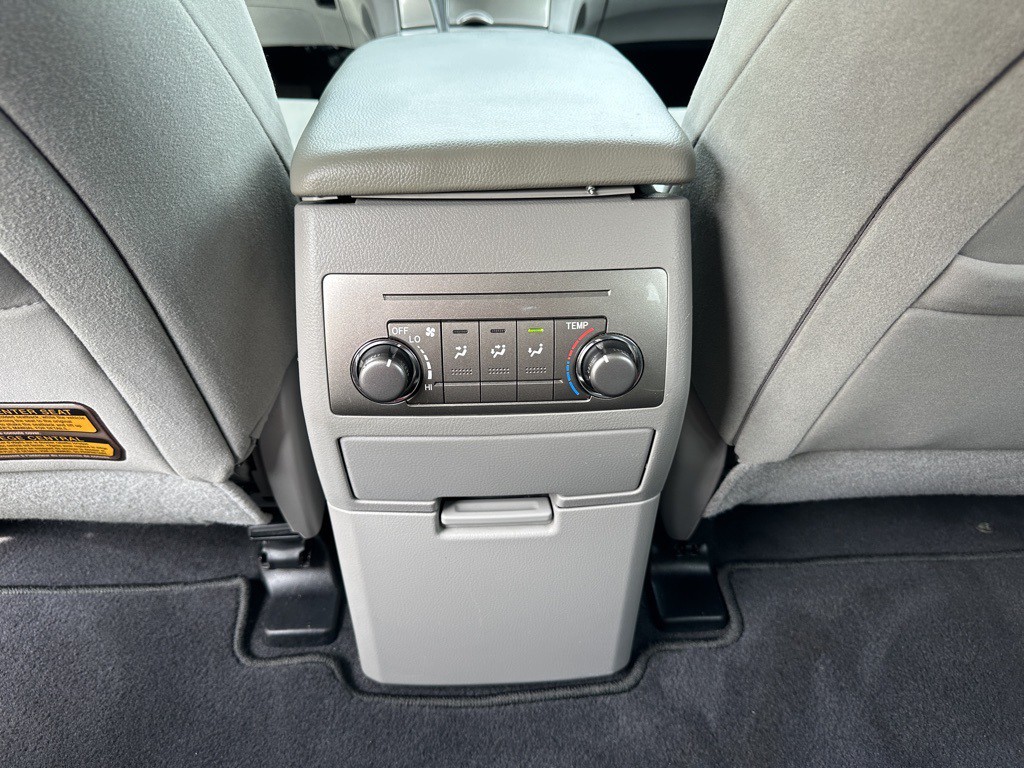 2013 Toyota Highlander Image 34