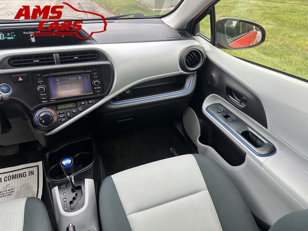2012 Toyota Prius Image 10