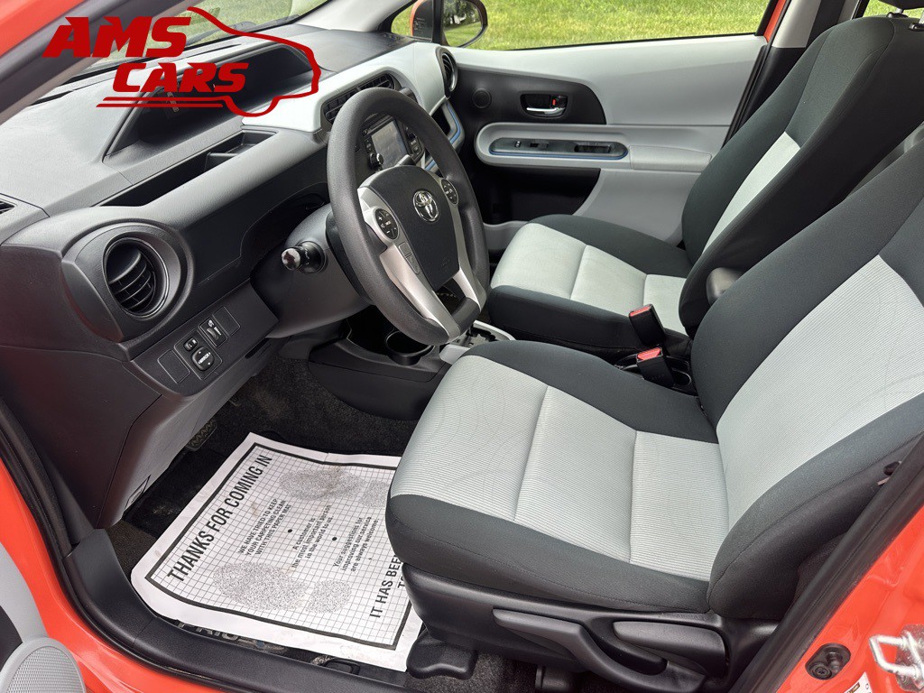 2012 Toyota Prius Image 11
