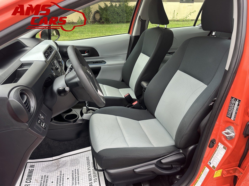 2012 Toyota Prius Image 12