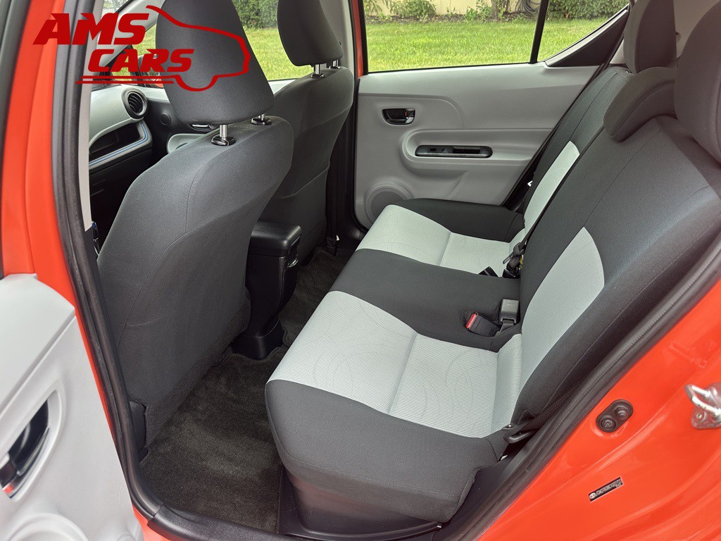 2012 Toyota Prius Image 13