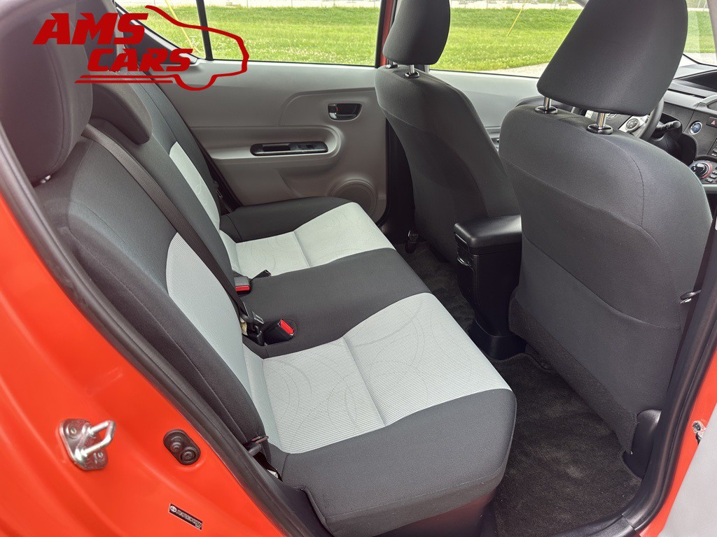 2012 Toyota Prius Image 16