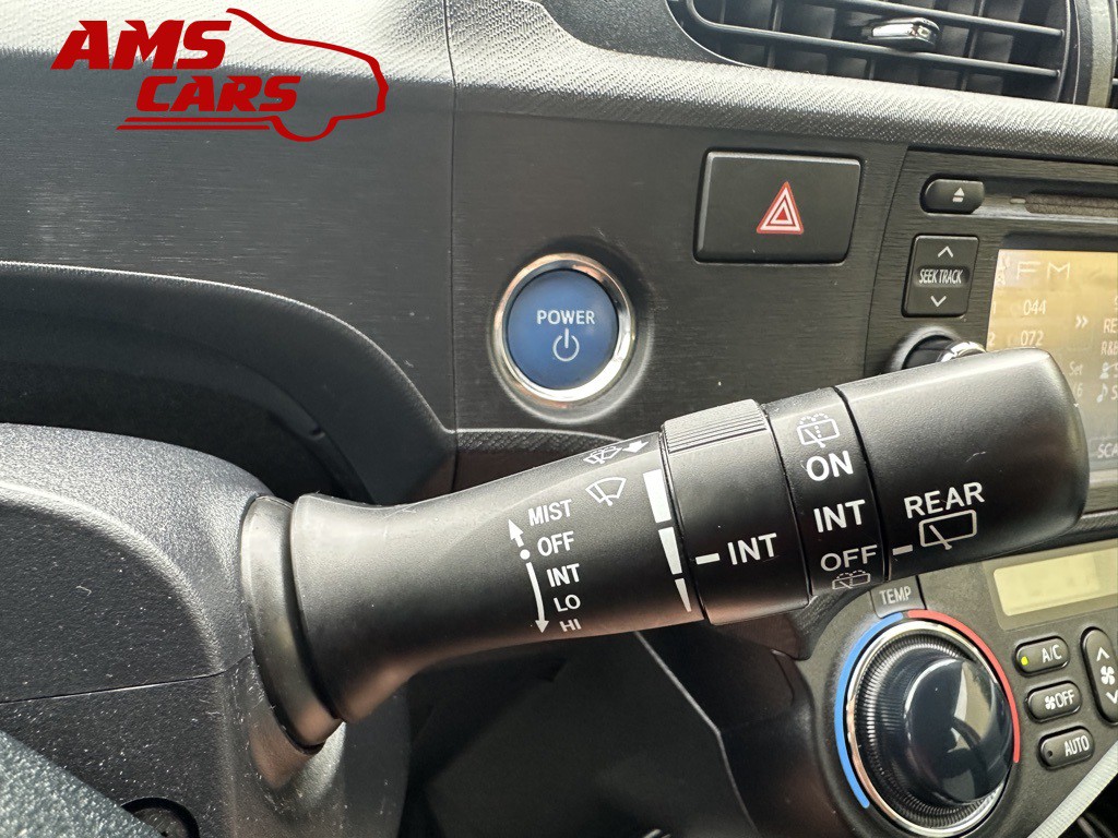 2012 Toyota Prius Image 24