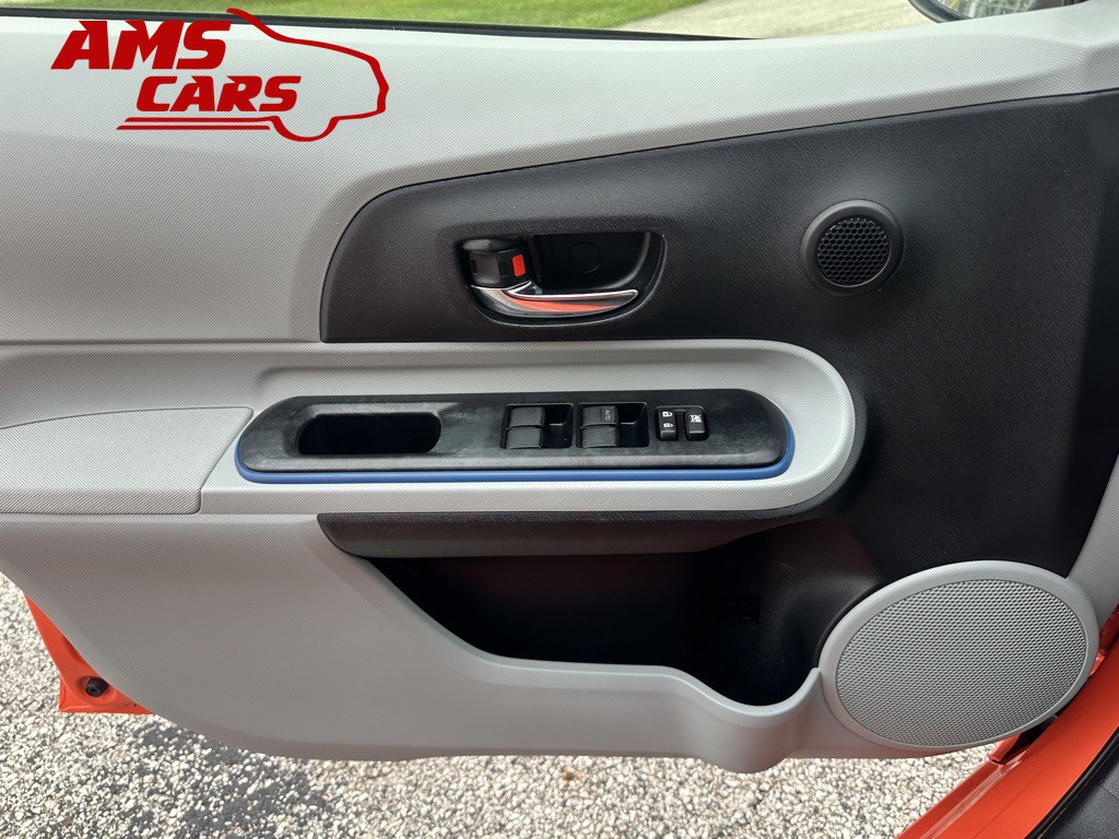 2012 Toyota Prius Image 38