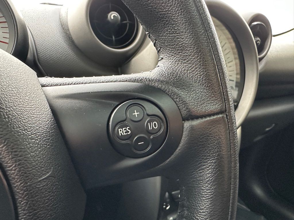 2012 MINI Countryman Image 18