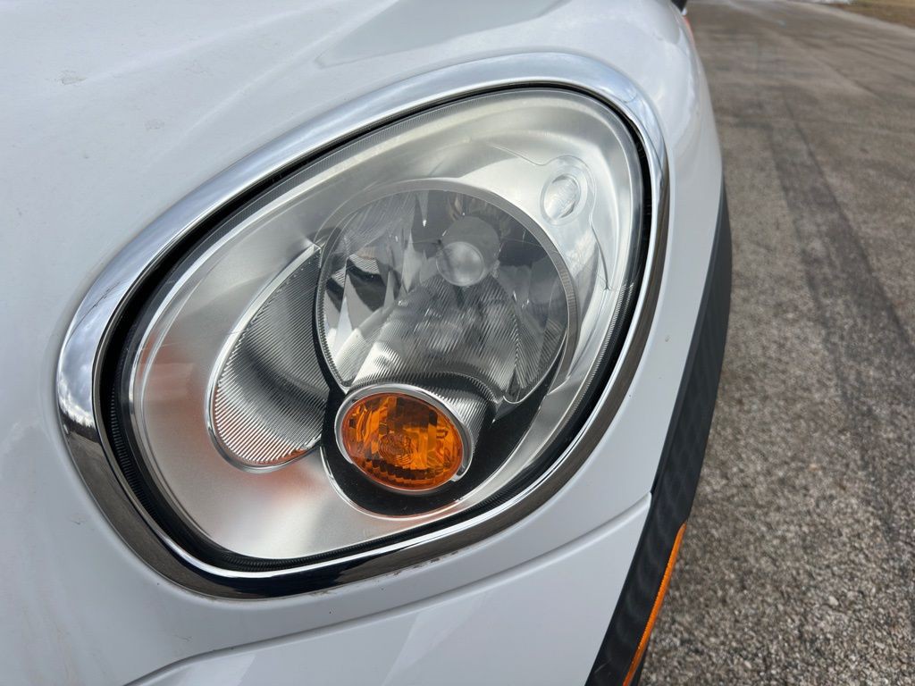 2012 MINI Countryman Image 28