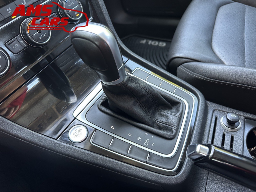 2015 Volkswagen Golf Image 31