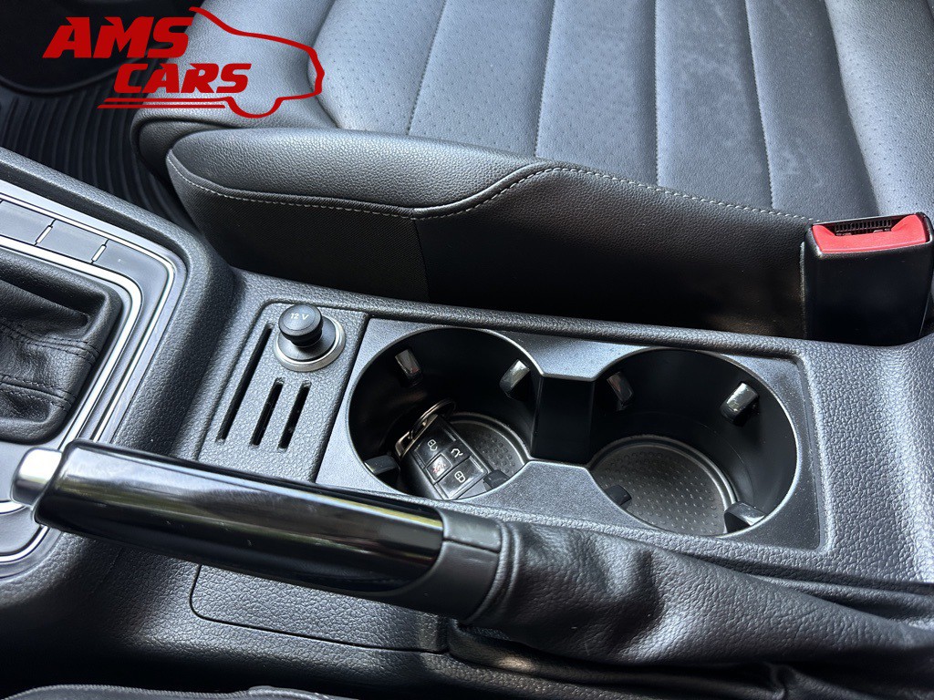 2015 Volkswagen Golf Image 32