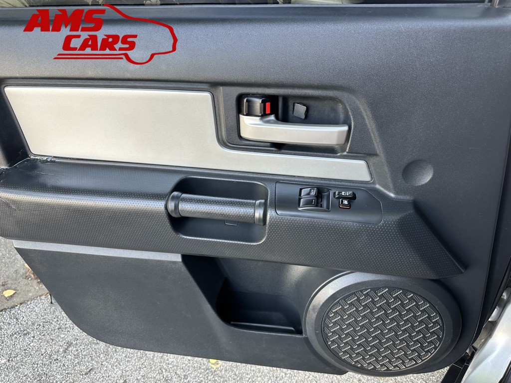 2007 Toyota FJ Cruiser Image 25