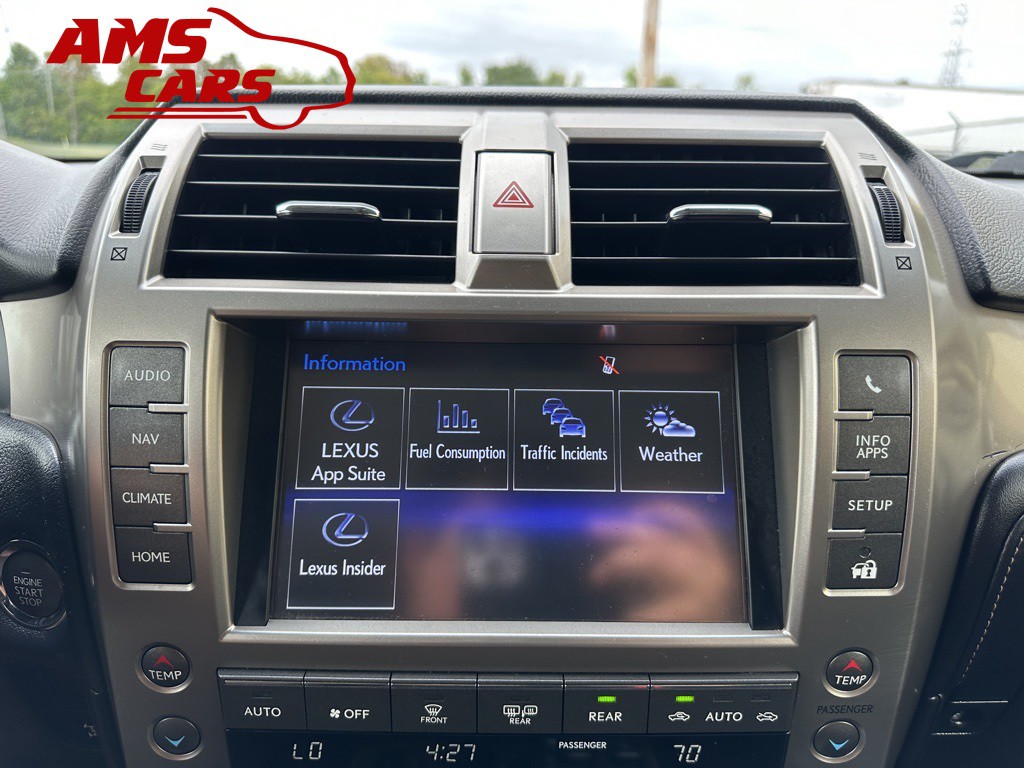 2016 Lexus GX Image 32