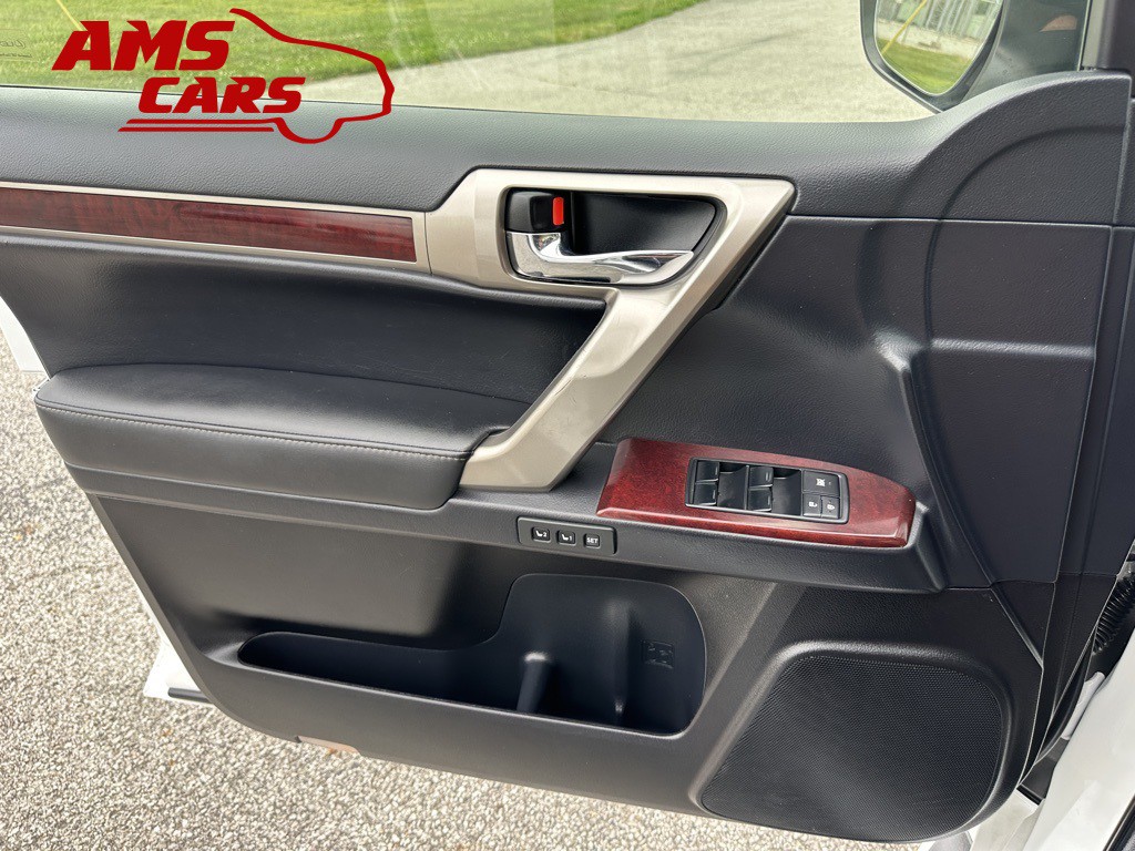 2016 Lexus GX Image 38
