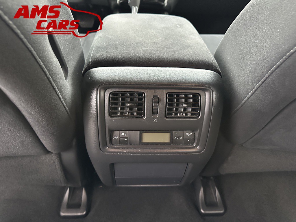 2015 Nissan Pathfinder Image 32