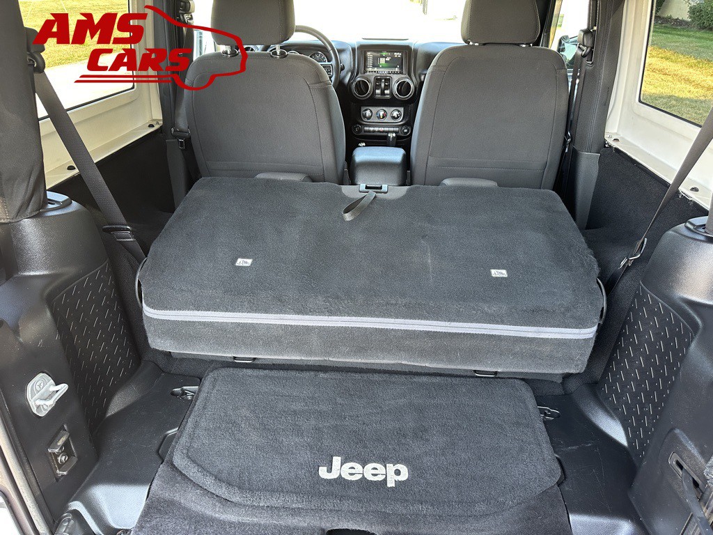 2014 Jeep Wrangler Image 14