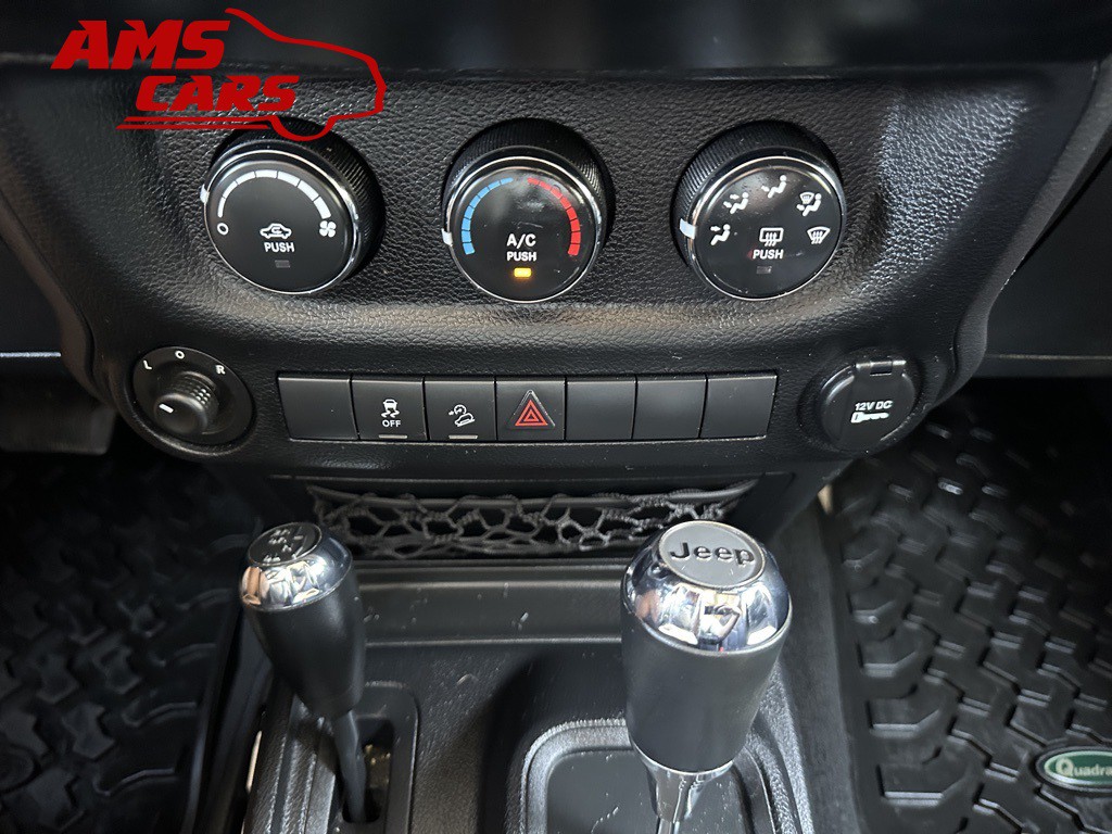 2014 Jeep Wrangler Image 24