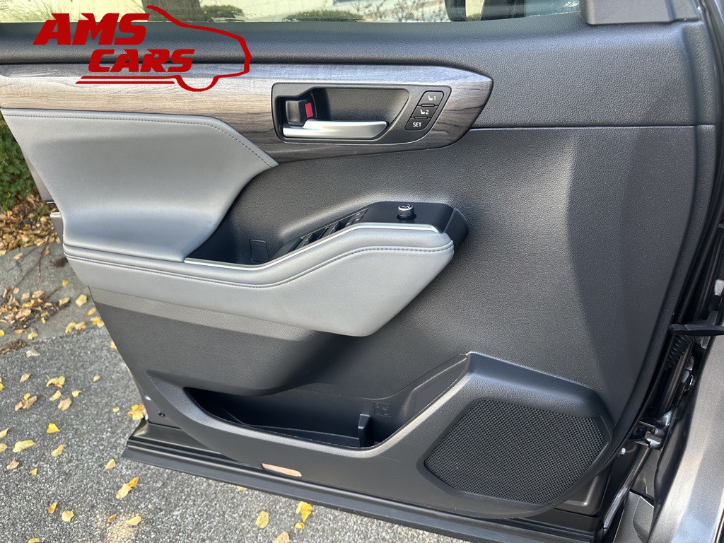 2022 Toyota Highlander Image 44
