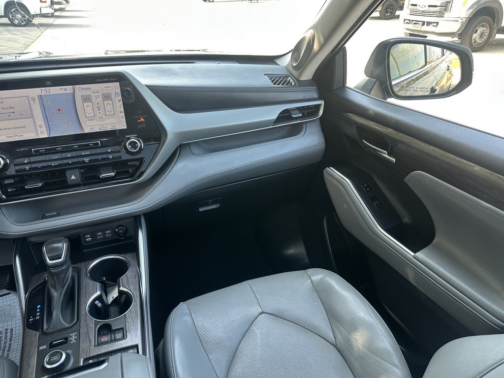 2022 Toyota Highlander Image 9