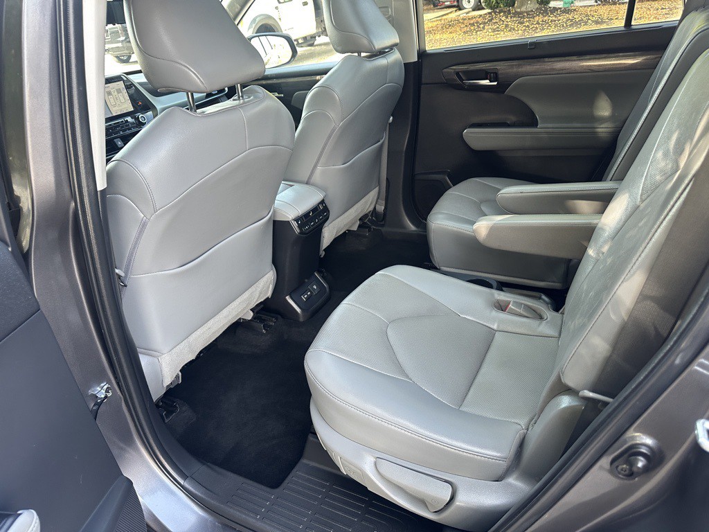 2022 Toyota Highlander Image 12
