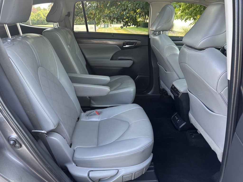 2022 Toyota Highlander Image 17