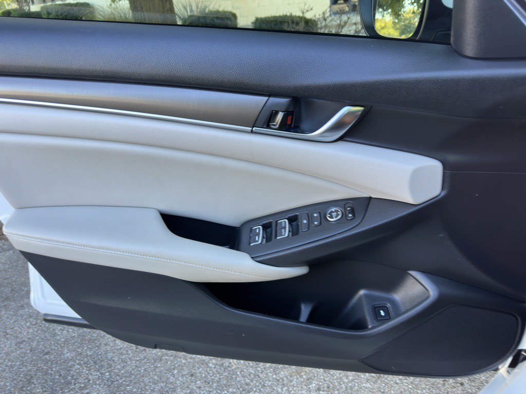 2018 Honda Accord Image 32