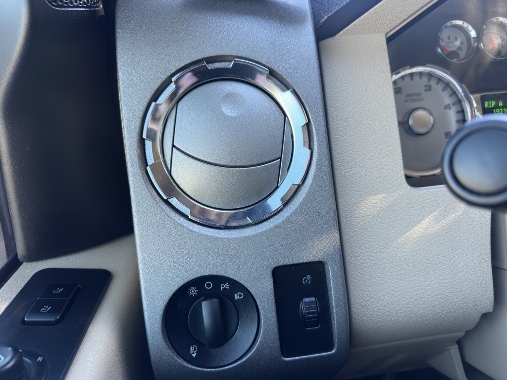 2010 Ford F-250 Image 23