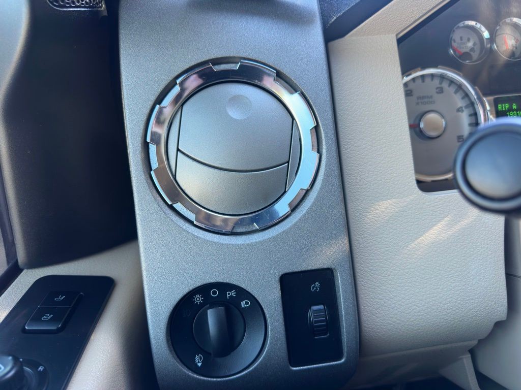 2010 Ford F-250 Image 23