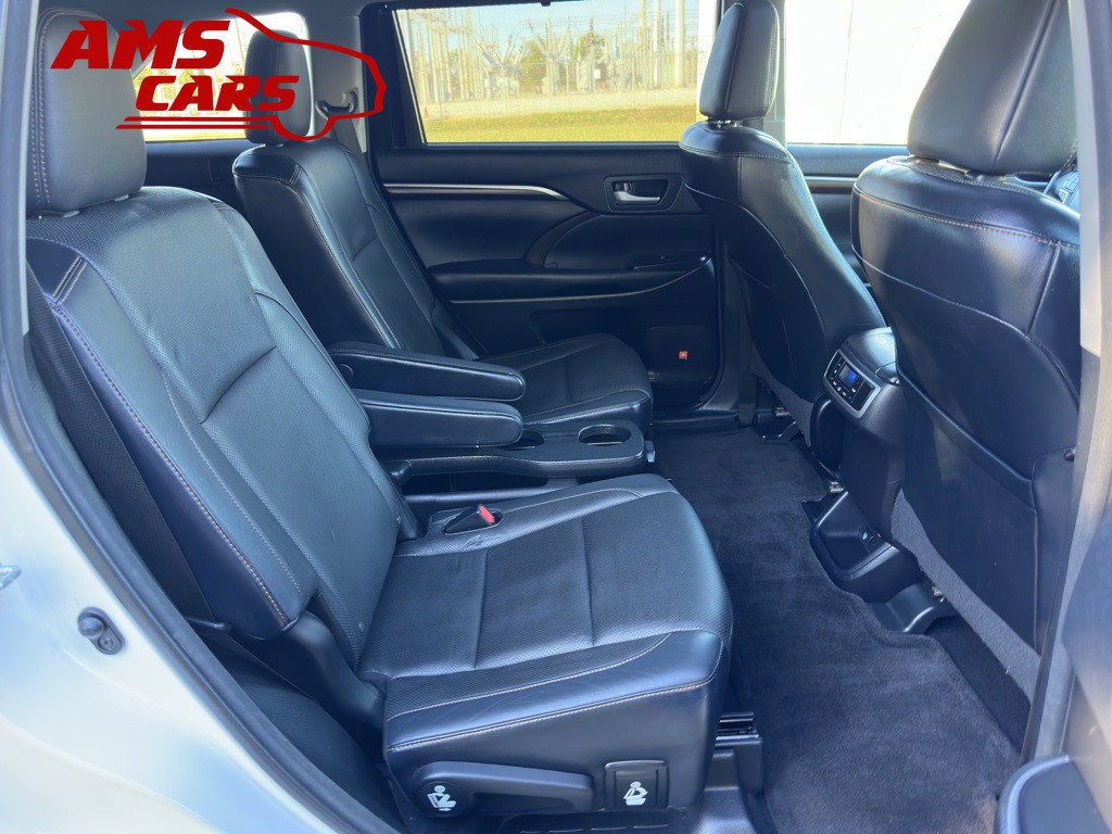 2015 Toyota Highlander Image 16