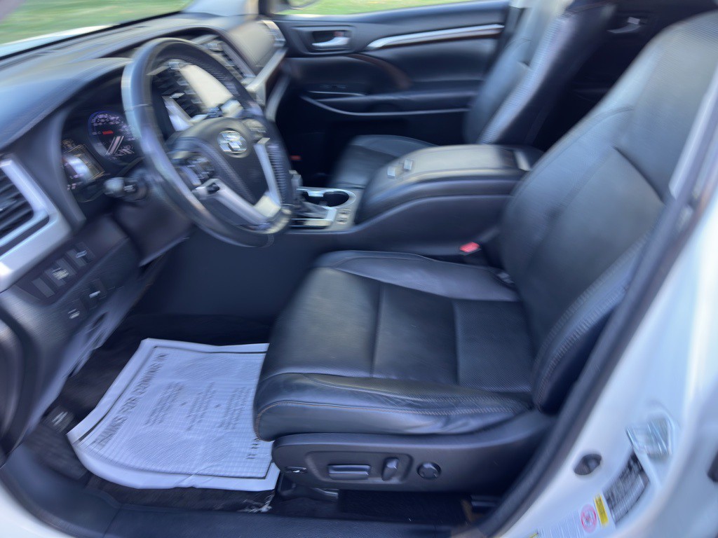 2015 Toyota Highlander Image 9