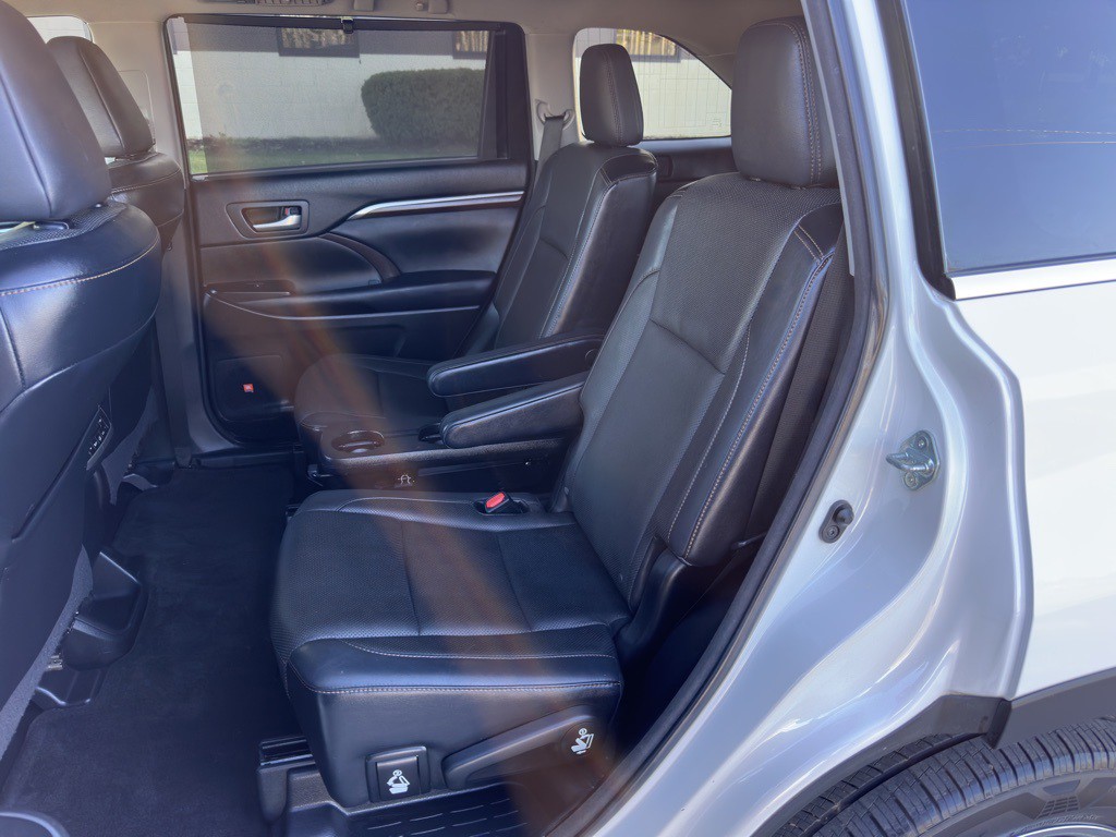 2015 Toyota Highlander Image 11