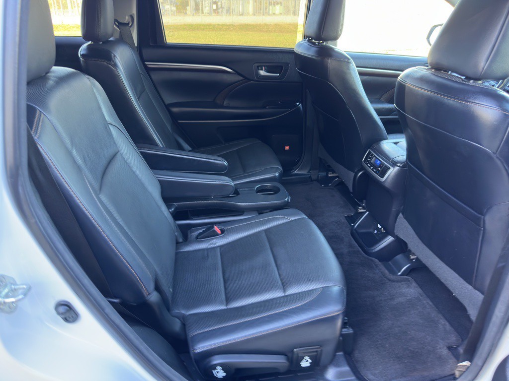 2015 Toyota Highlander Image 14