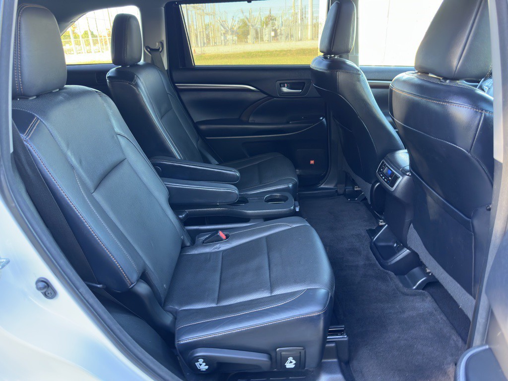 2015 Toyota Highlander Image 15