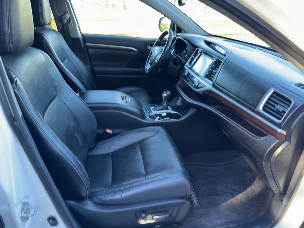 2015 Toyota Highlander Image 16